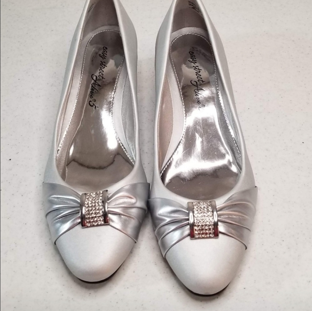 Silver easy street alive at five slip on Pumps. Sz. 8